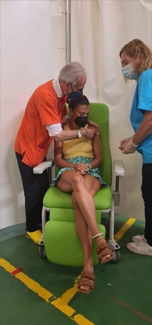 Bianca Guaccero riceve il vaccino all'hub vaccinale di  Bitonto