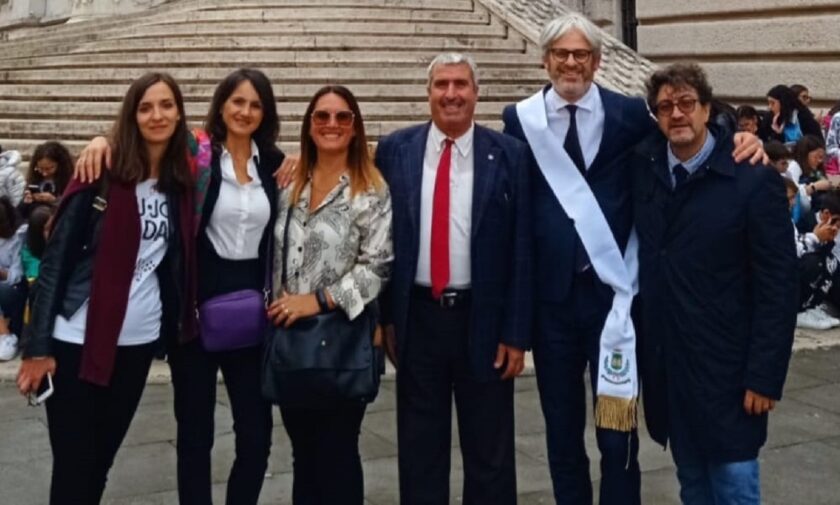 Visita a Montecitorio: da destra il professor Lovascio, l'assessore Farella, i docenti Cannito, Sifo, Acquafredda e Saracino